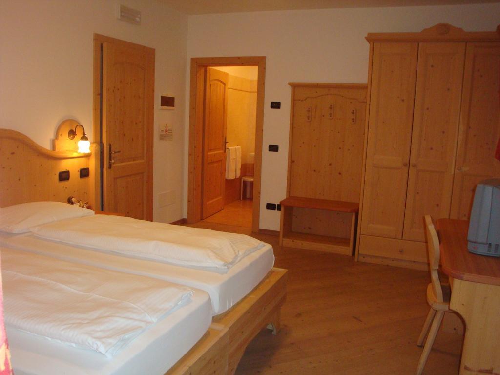 Bed and Breakfast Agritur Cornasest Breguzzo Camera foto